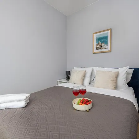 Lumina I Cozy 2-room With Balcony I 4 Guests I Metro Warschau