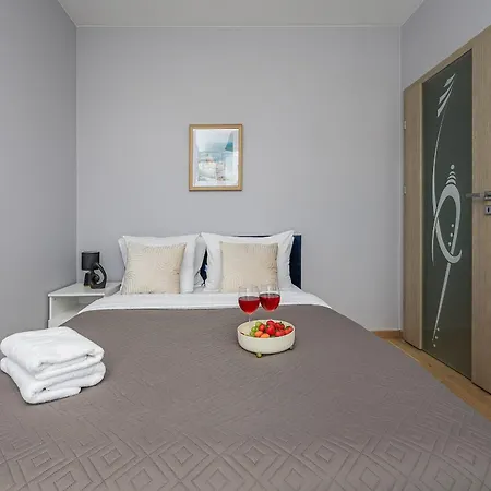 Lumina I Cozy 2-room With Balcony I 4 Guests I Metro *