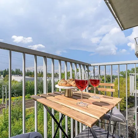 Lumina I Cozy 2-room With Balcony I 4 Guests I Metro